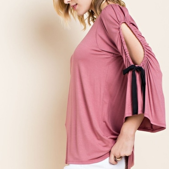 NWT open bell sleeve top with bow detail - Picture 2 of 4